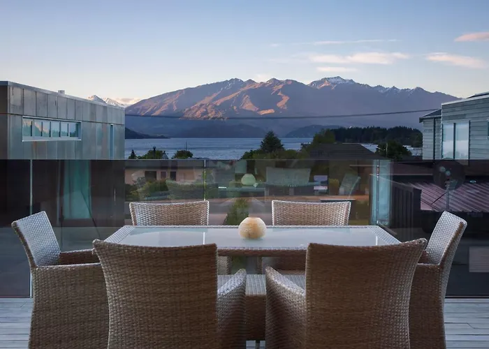 Waimaori Views Entire