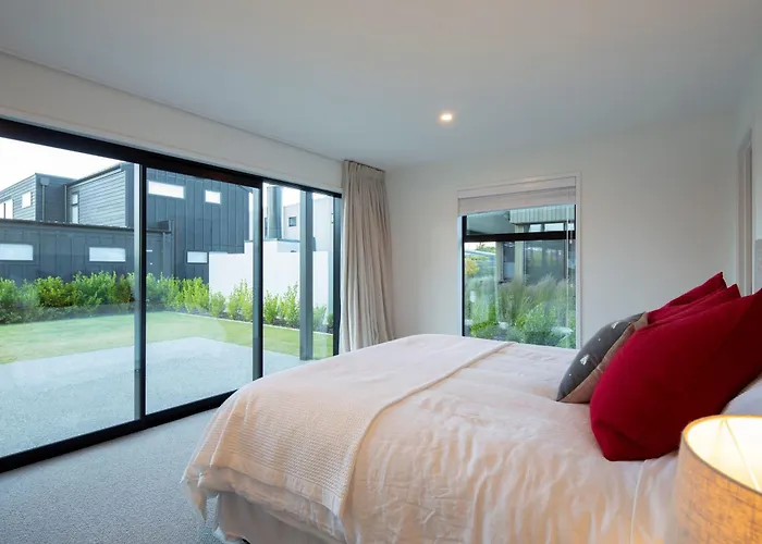 Waimaori Views Entire