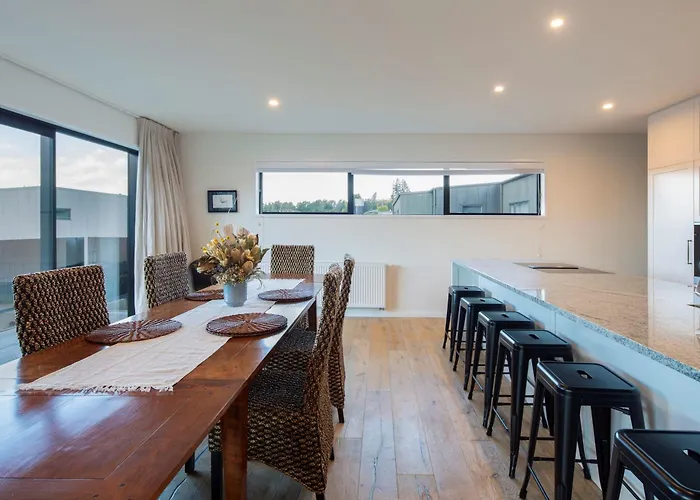 Waimaori Views Entire